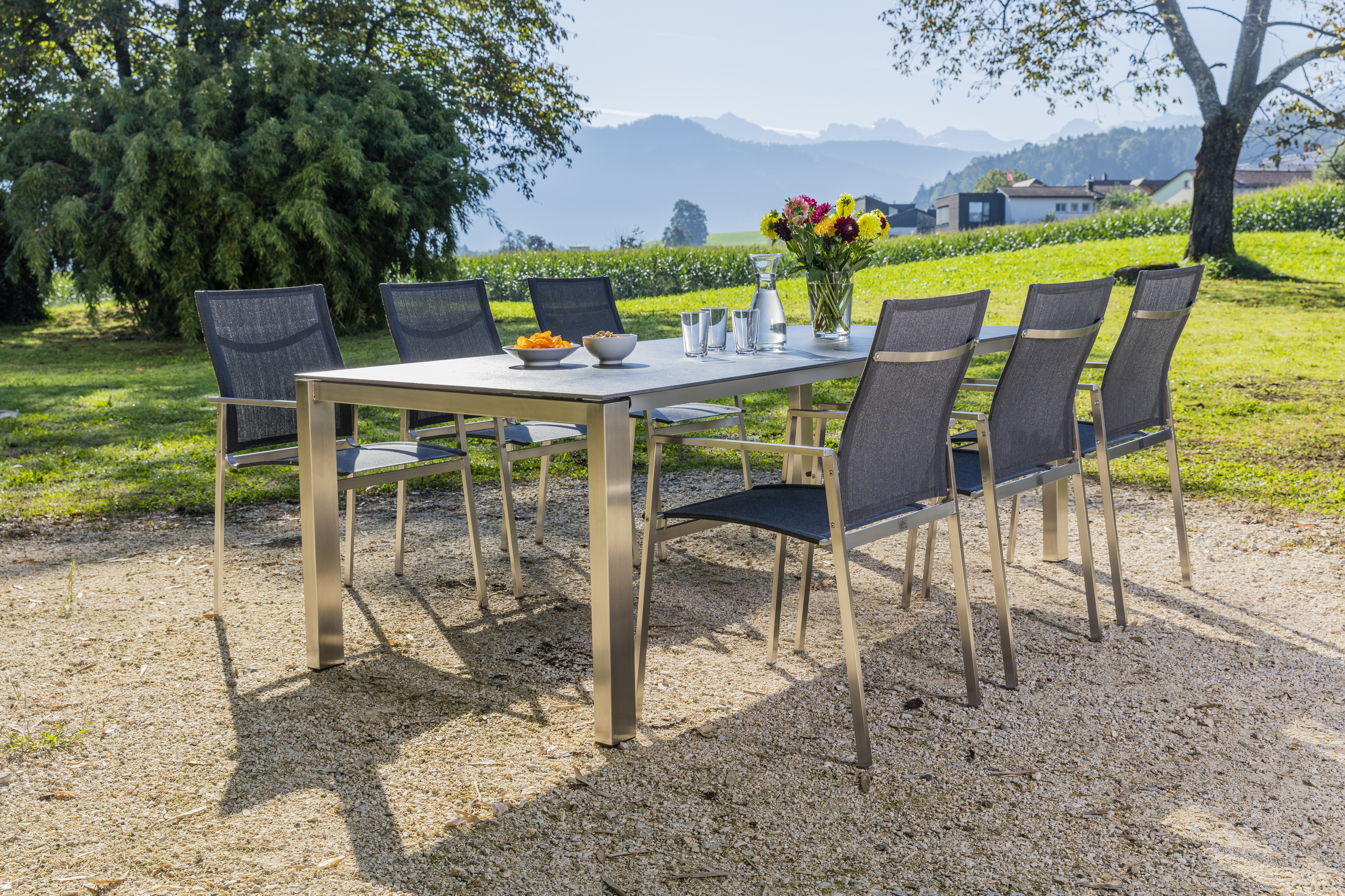 HERGISWIL Fix Tisch Beine 80 x 50 mit Sessel RACE Niederlehner NEU 2020_AN_0843-Bearbeitet (1)