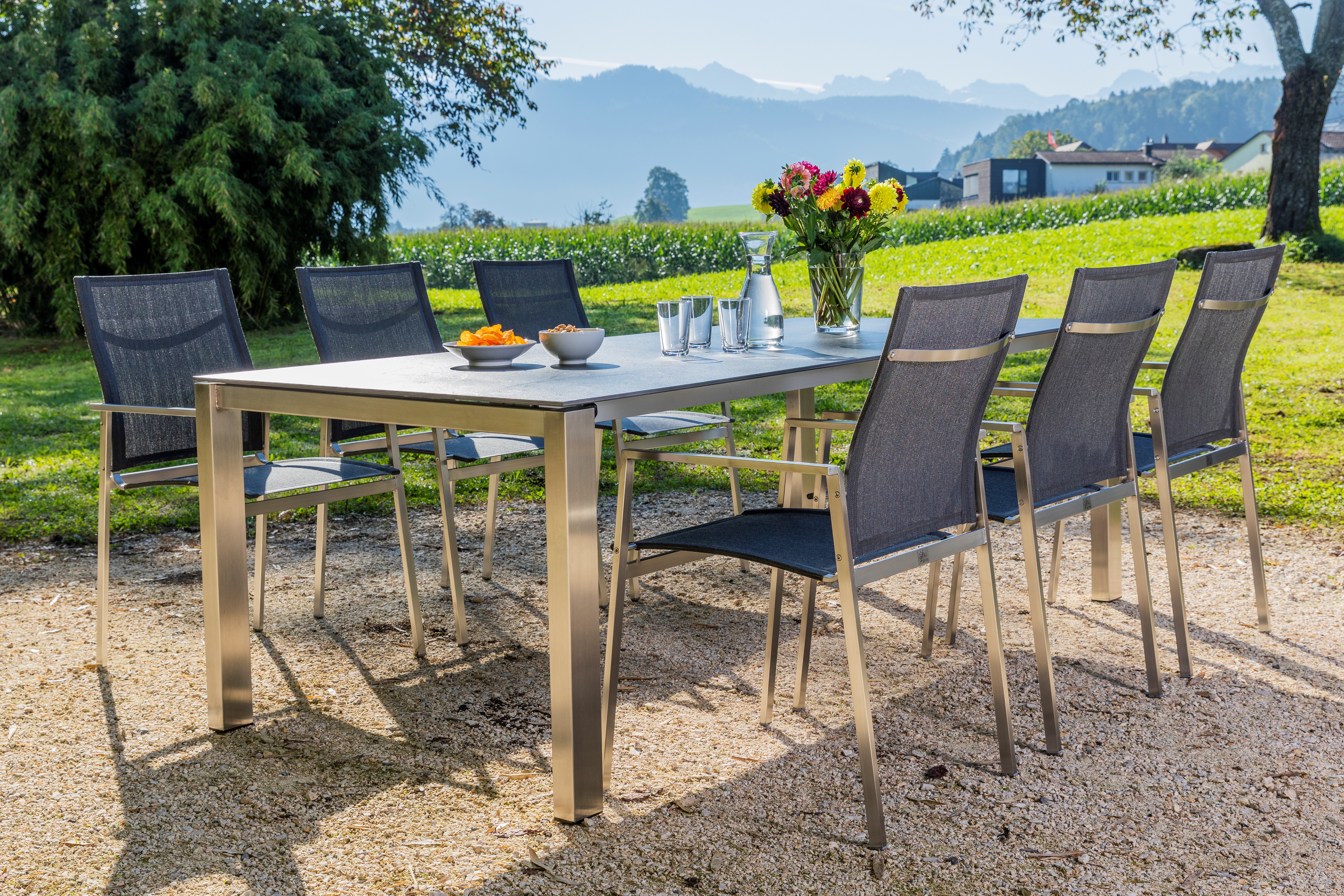 KRIENS 9330 AZ Tisch 170-220x95 Beine 80 x 50 mit Sessel RACE Niederlehner NEU 2020_AN_0843-Bearbeitet (1) - CROP